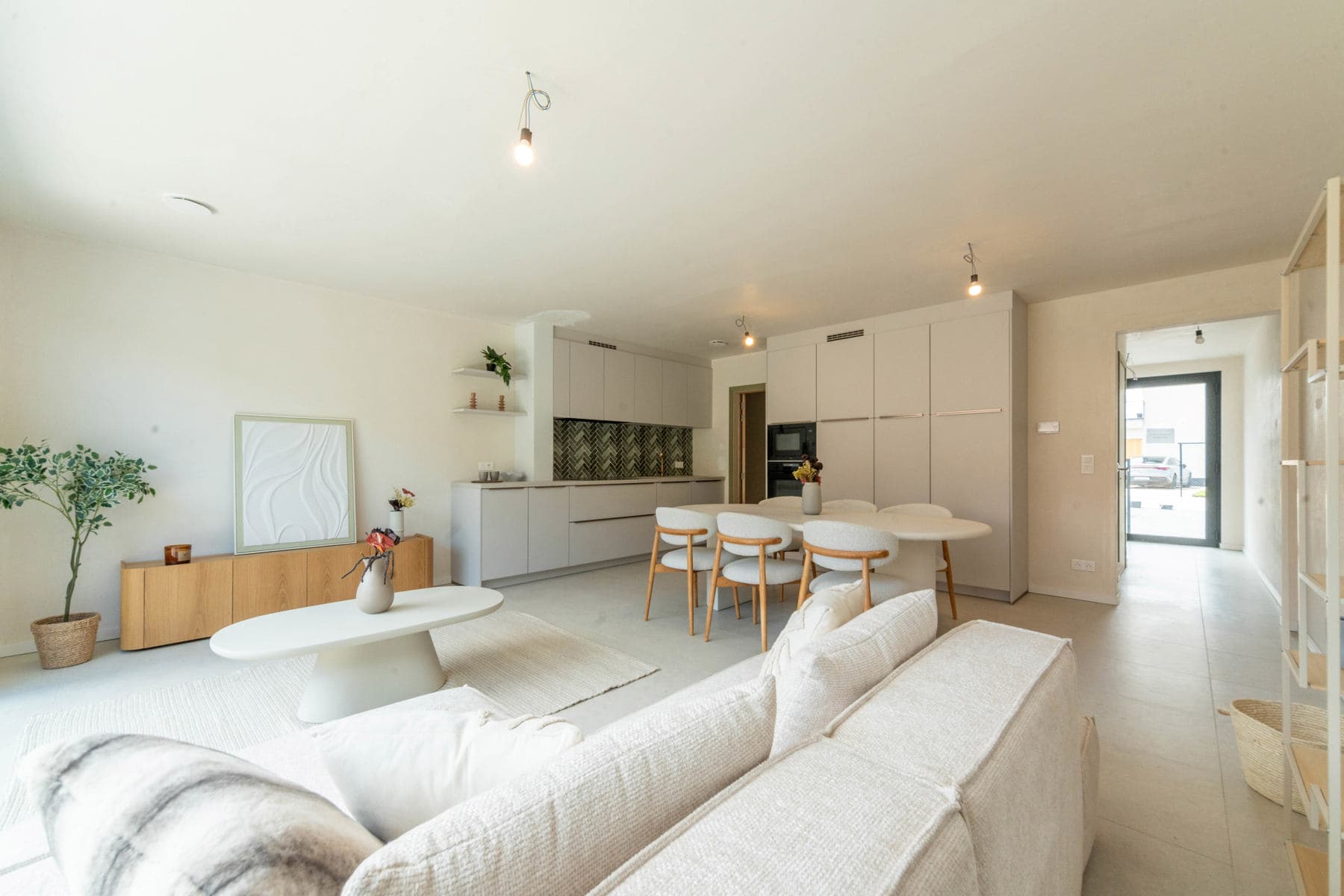 Donkerstraat te Reet in Zwijndrecht — vastgoedstyling door Intrastijl